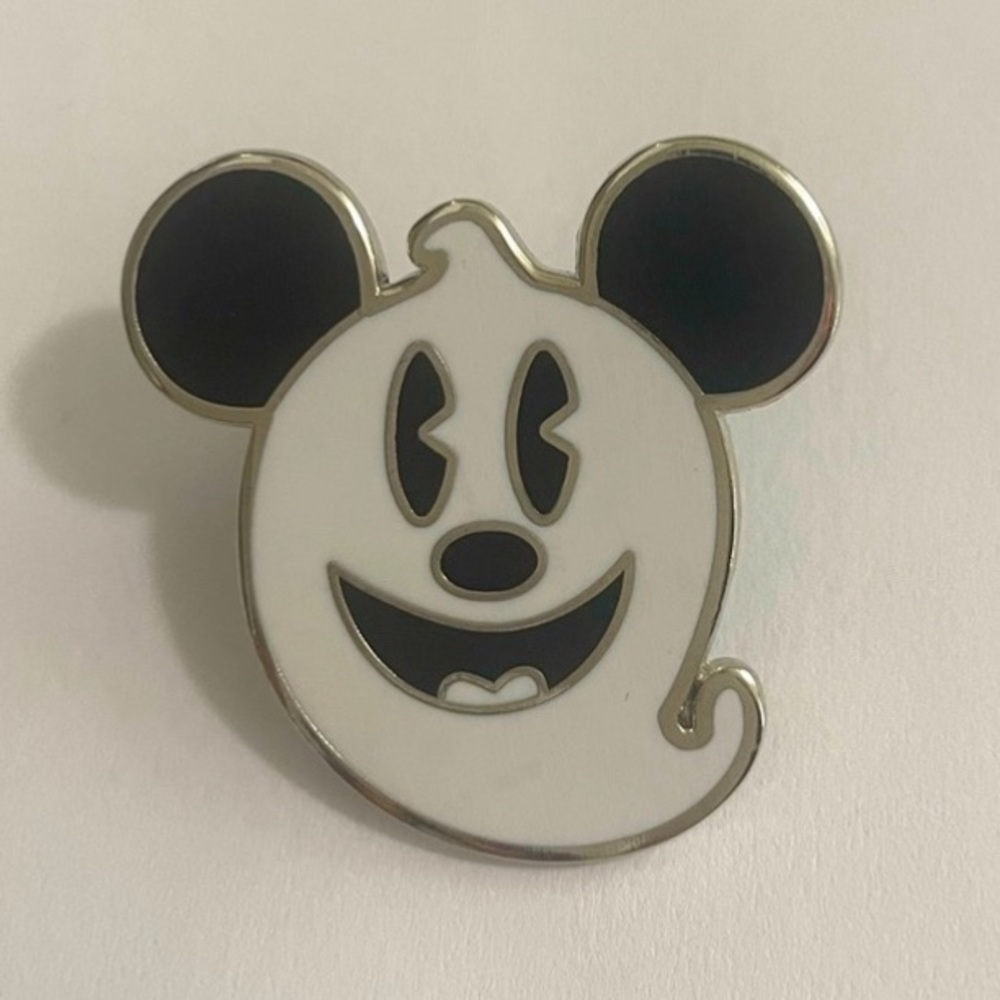 Mickey ghost pin